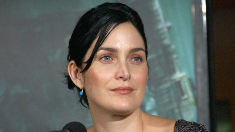 Carrie-Anne Moss microphone