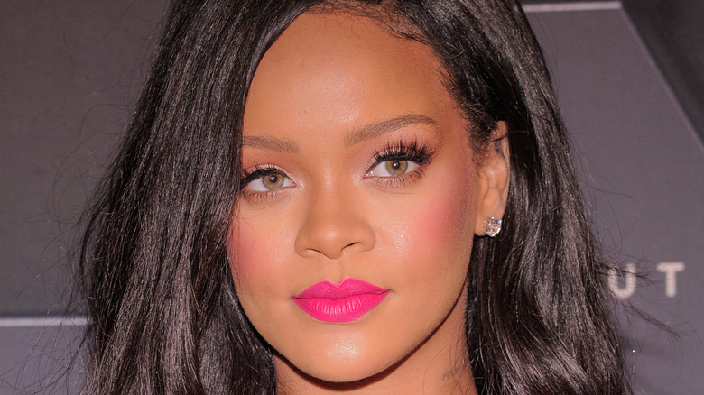 Rihanna wearing pink lipstick 