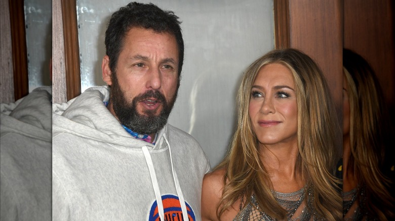 Adam Sandler and Jennifer Aniston posing