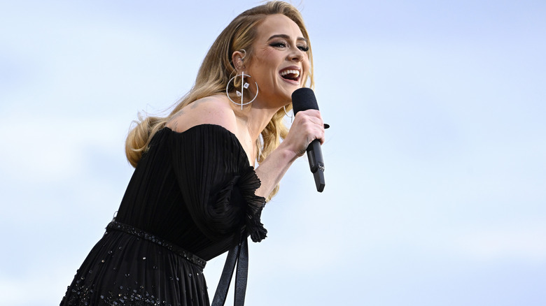 Adele sings into the microphone 