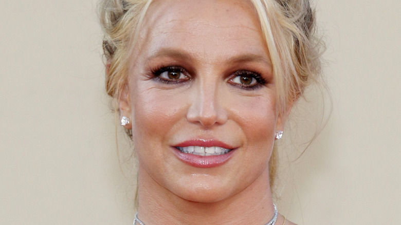 Britney Spears smiles on the red carpet