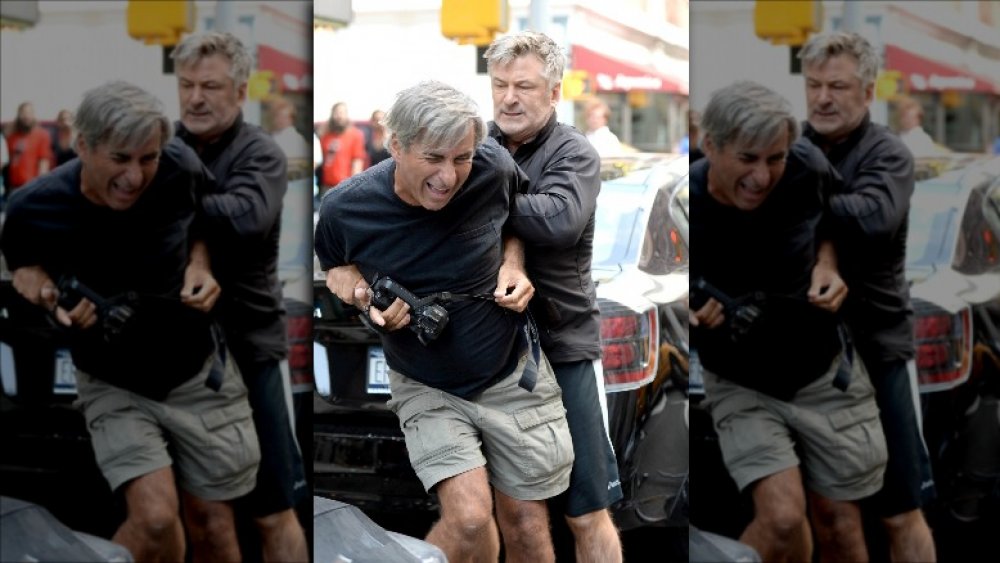 Alec Baldwin manhandling a NY paparazzo 