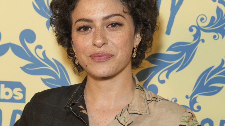 Alia Shawkat Reveals What It S Really Like To Hang Out With Brad Pitt