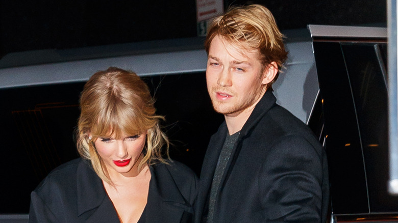 Taylor Swift Joe Alwyn black jacket 