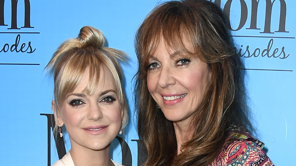 Anna Faris and Allison Janney smiling