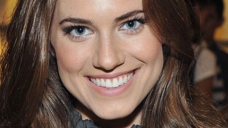 Allison Williams blue eyes