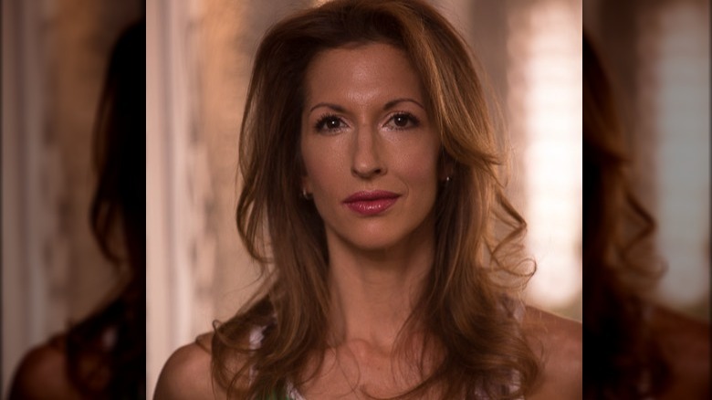 Alysia Reiner posing