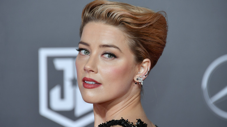 Amber Heard posing red carpet