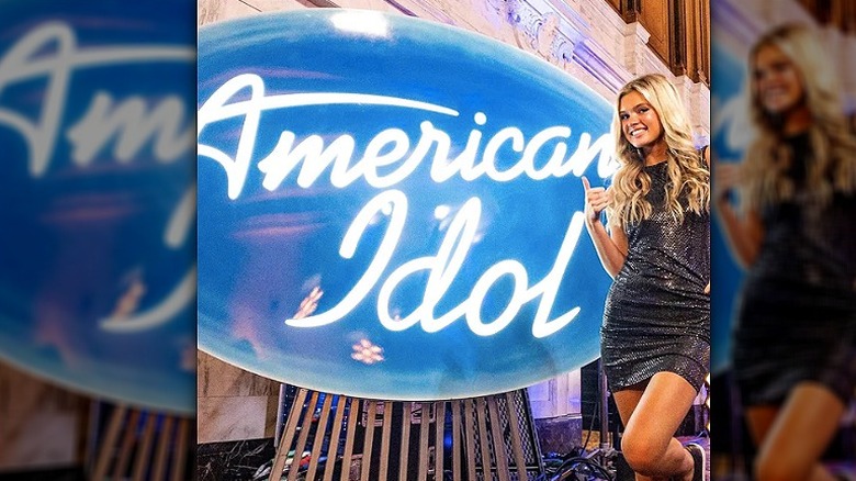 Kenedi Anderson posing with American Idol sign