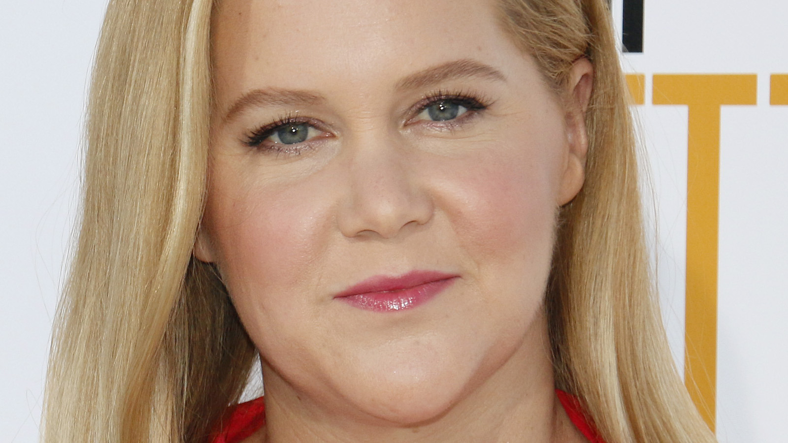 Amy Schumer Debuts Kardashian Makeover In HeadTurning Transformation