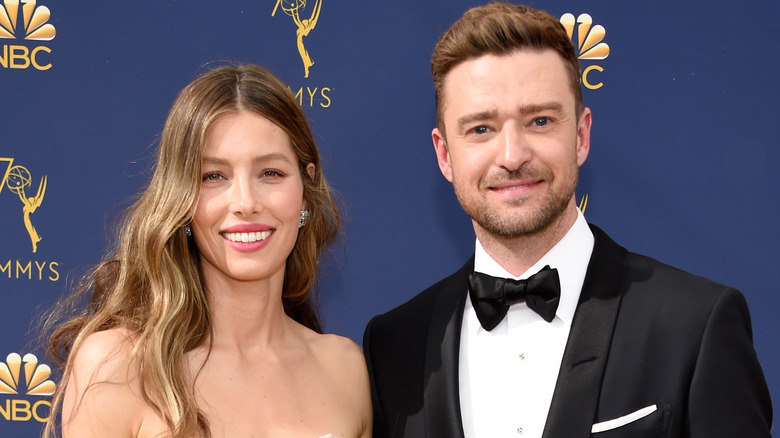  Jessica Biel smiling with Justin Timberlake