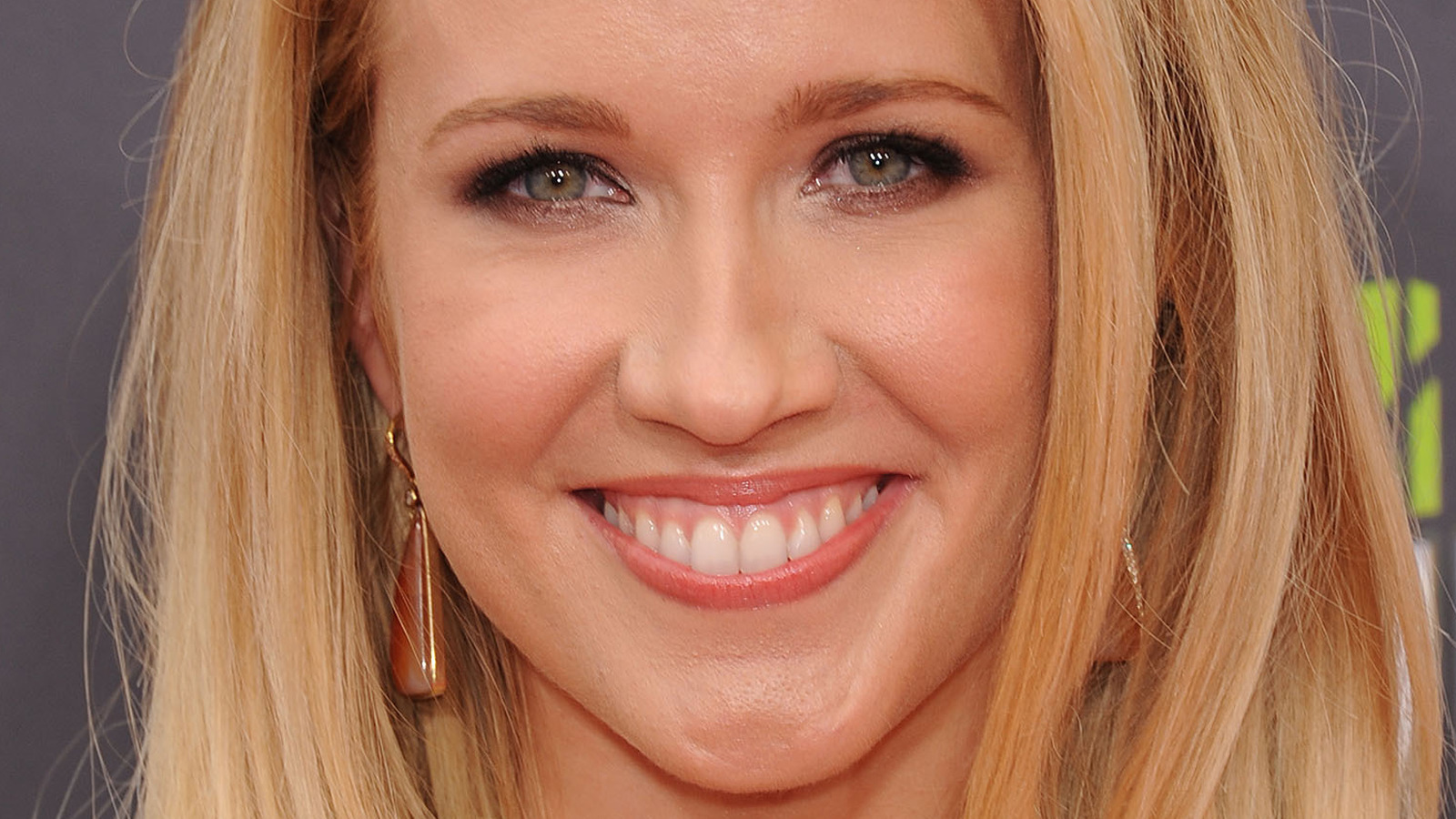 anna camp the mindy project