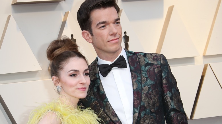 Tendler and Mulaney smile on the red carpet