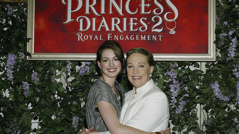 Anne Hathaway, Julie Andrews hugging