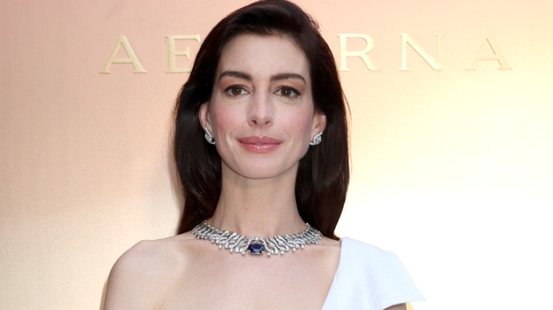 Anne Hathaway posing in Bulgari jewelry