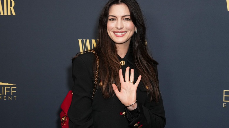 Anne Hathaway waving on red carpet