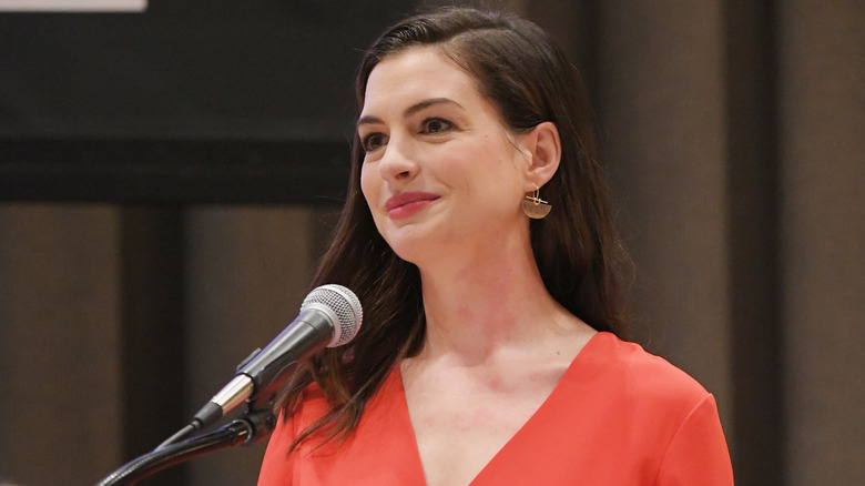 Anne Hathaway giving speech