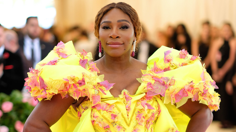 Serena Williams in yellow dress