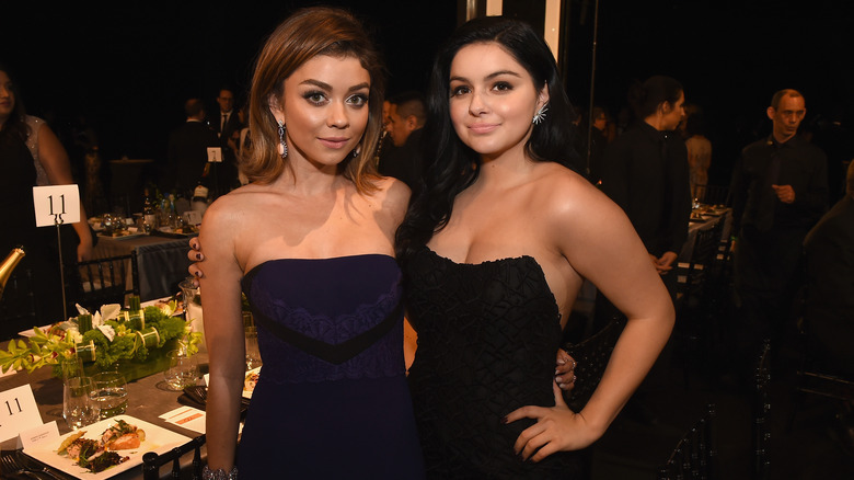 Sarah Hyland and Ariel Winter, posing