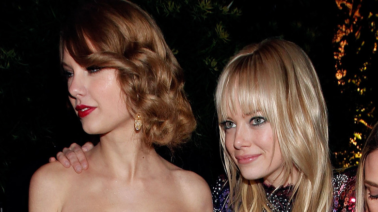 Taylor Swift and Emma Stone smiling