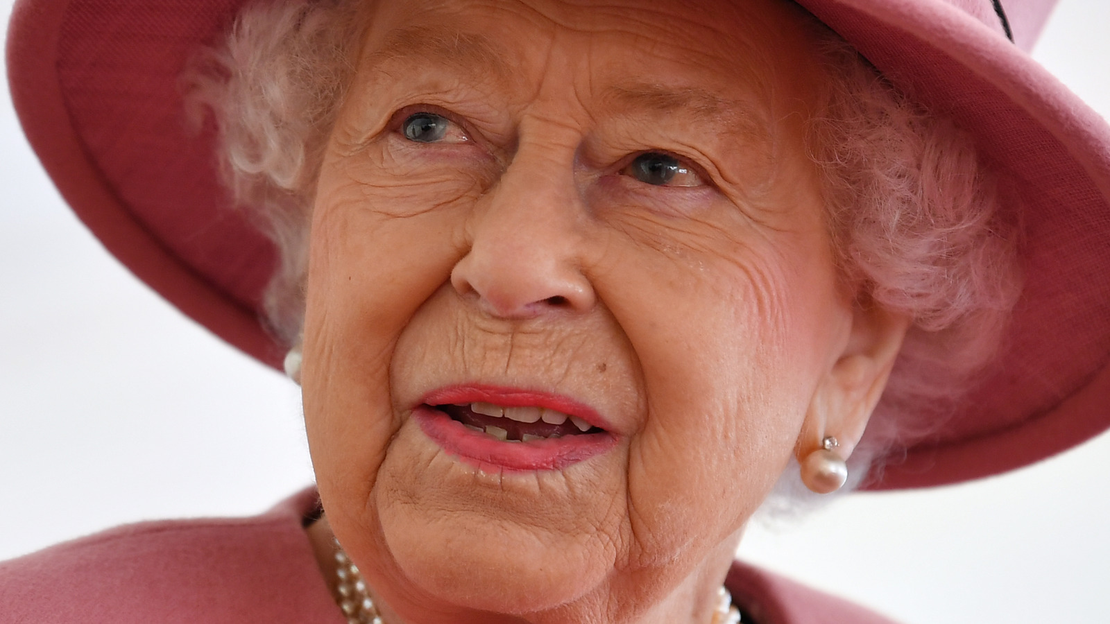 Are The Queen's Christmas Plans Really At Risk?