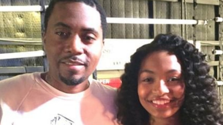 Nas and Yara Shahidi smile on the set of "black-ish"