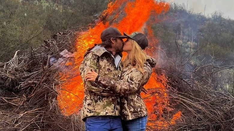 Ryan Bingham and Hassie Harrison kissing 