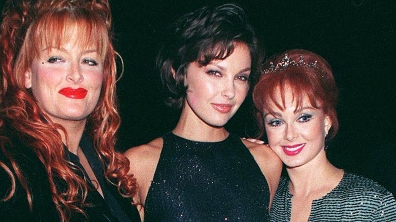 Wynonna Judd, Ashley Judd, Naomi Judd red carpet 1997