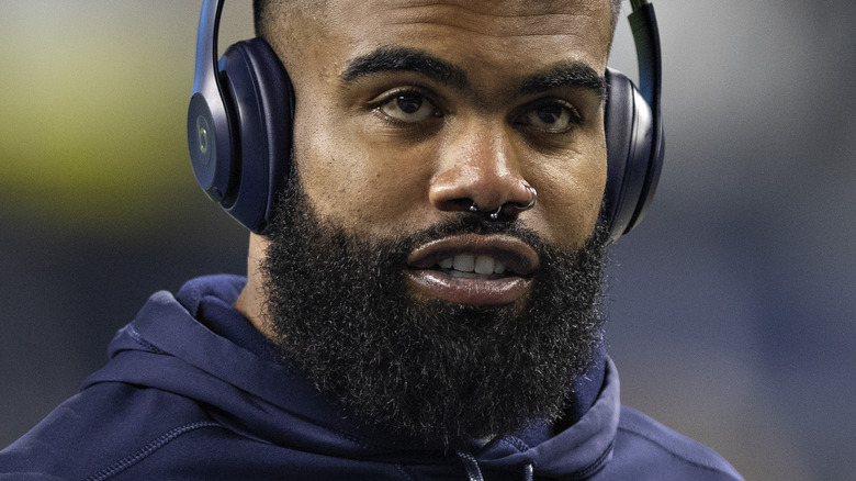 Ezekiel Elliott looking up