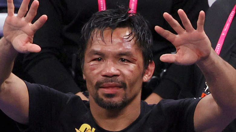 Manny Pacquiao waves at fans 