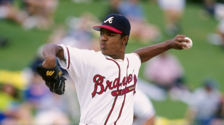 Odalis Pérez throwing a baseball