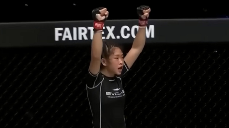 Victoria Lee raising fists during match