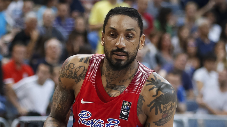 Renaldo Balkman playing basketball