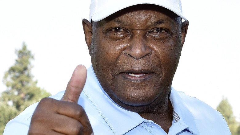 Vida Blue thumbs up in hat in 2021