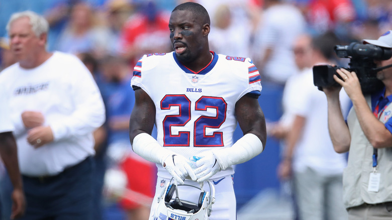 Vontae Davis on the sidelines in Buffalo Bills uniform