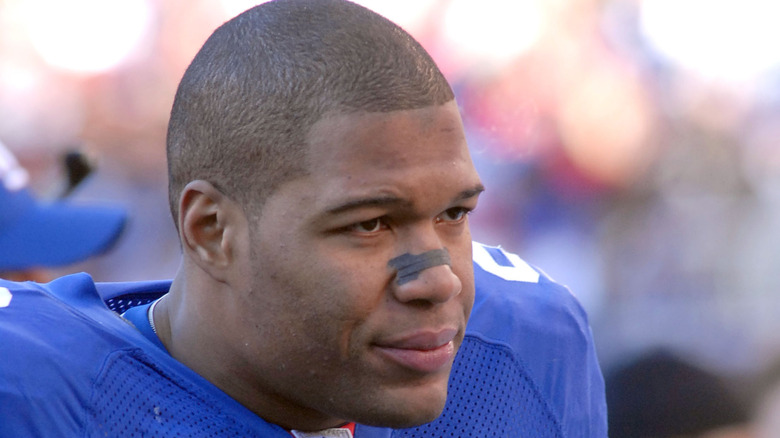 Michael Strahan playing for the New York Giants