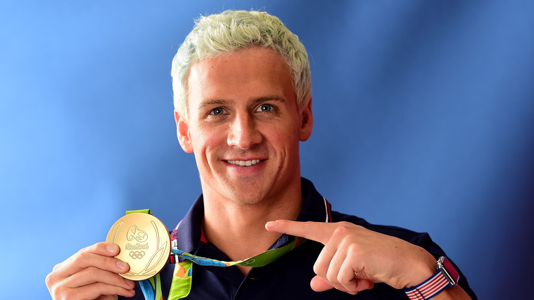 Ryan Lochte displaying his gold medal in Rio de Janeiro