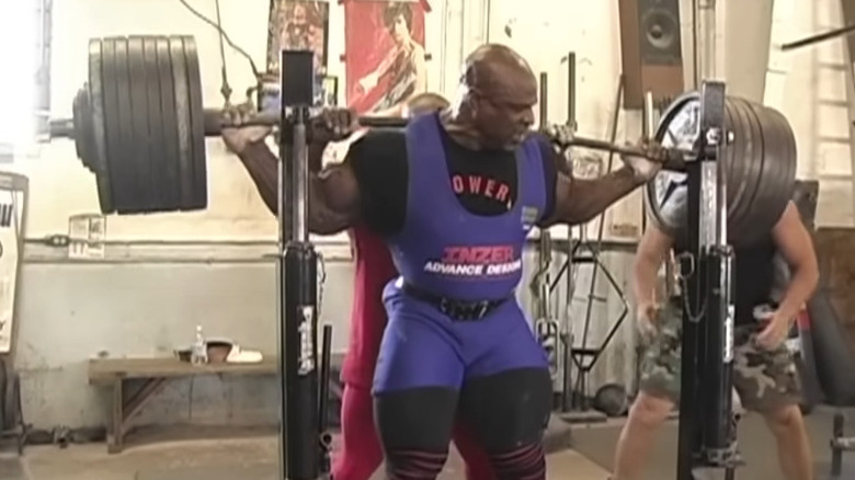 Ronnie Coleman squatting 800 pounds