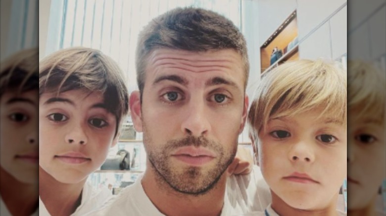 Gerard Piqué and his kids taking a selfie