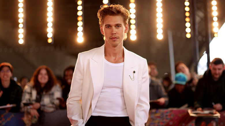 Austin Butler posing