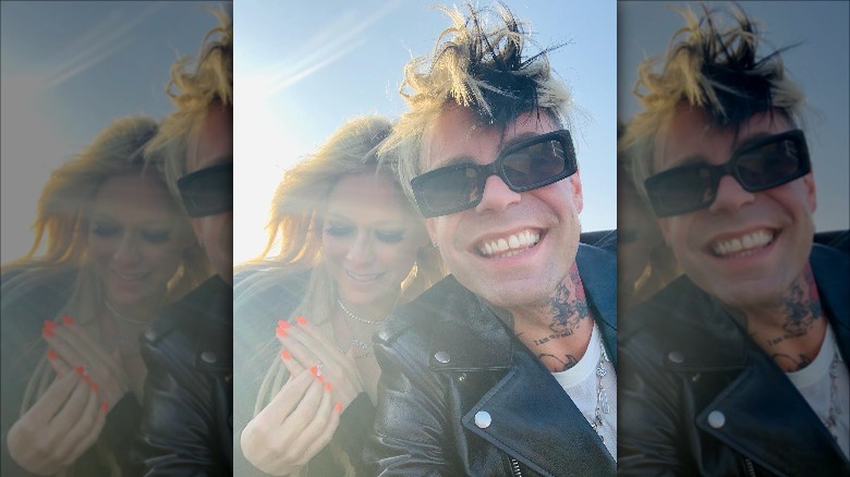 Avril Lavigne and Mod Sun selfie