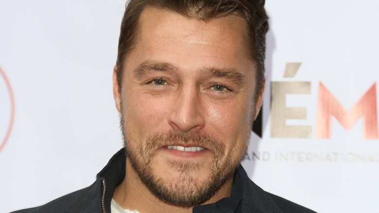 Chris Soules poses on the red carpet