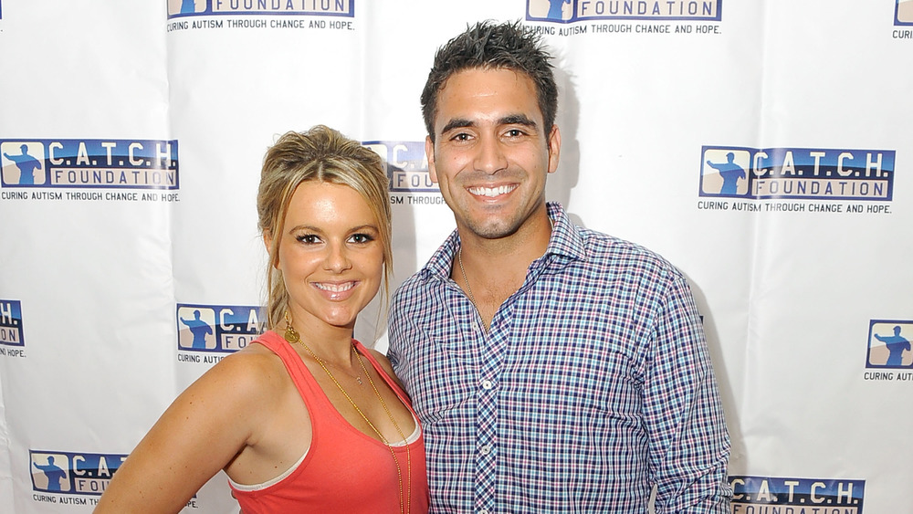 Ali Fedotowsky and Roberto Martinez smiling together