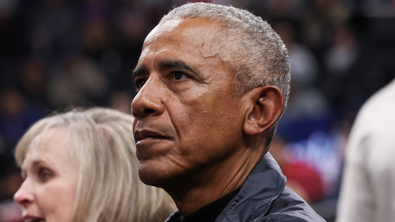 Barack Obama attends Clippers game solo