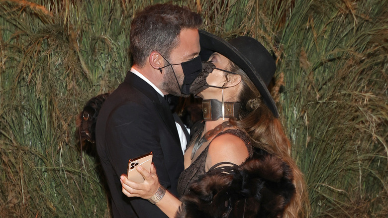 Ben Affleck and Jennifer Lopez kissing through their masks at the 2021 Met Gala.