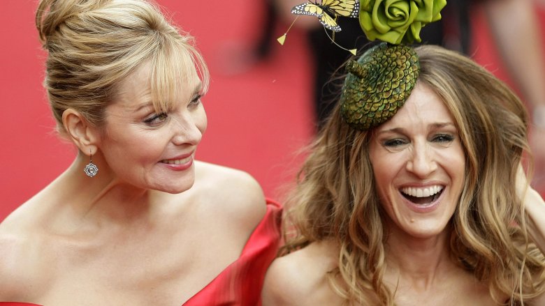 Kim Cattrall and Sarah Jessica Parker smiling at a SATC premiere