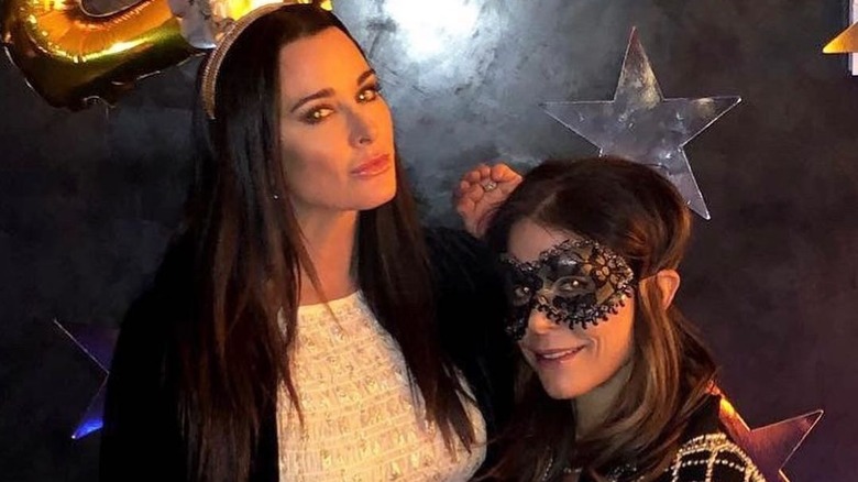 Kyle Richards and Bethenny Frankel posing