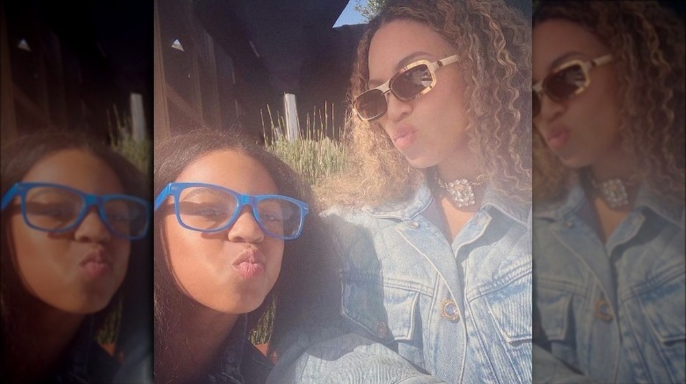 Beyonce Blue Ivy selfie