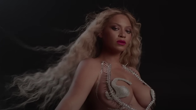 Beyoncé "Cliquebait" video