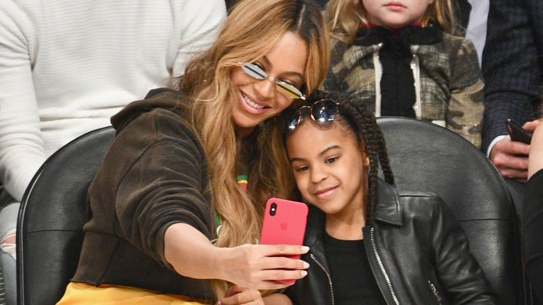 Beyoncé and Blue Ivy Carter taking a selfie